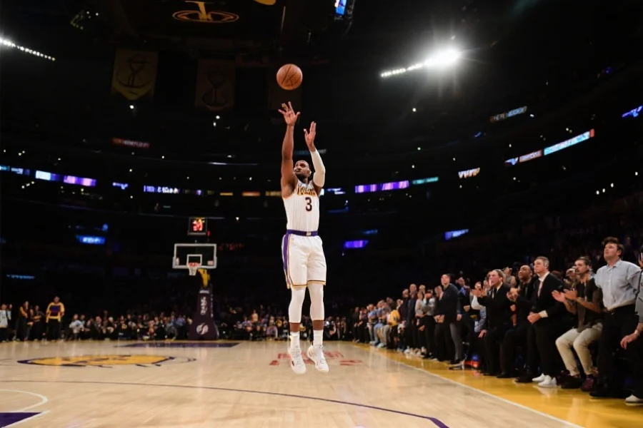 一位NBA球星在总决赛关键时刻投出致胜三分，全场观众屏息注视，背景灯光聚焦球员